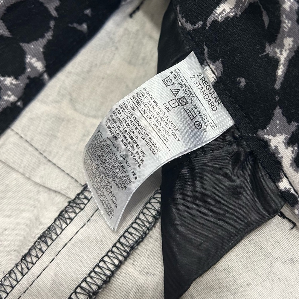 Black Cheetah Leopard Dress Pants Women’s Size 2 Regular Old Navy Capri Design! - Picture 5 of 5